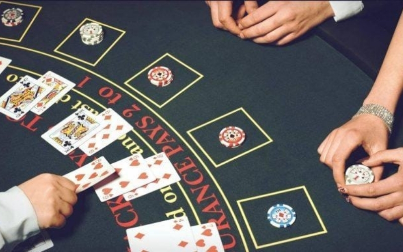 Blackjack (Xì Dách) là gì? Luật chơi cơ bản và mục tiêu đạt 21 điểm.