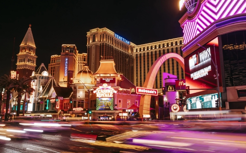 The Flamingo Las Vegas là gì? Casino tiên phong của Las Vegas và năm khai trương.