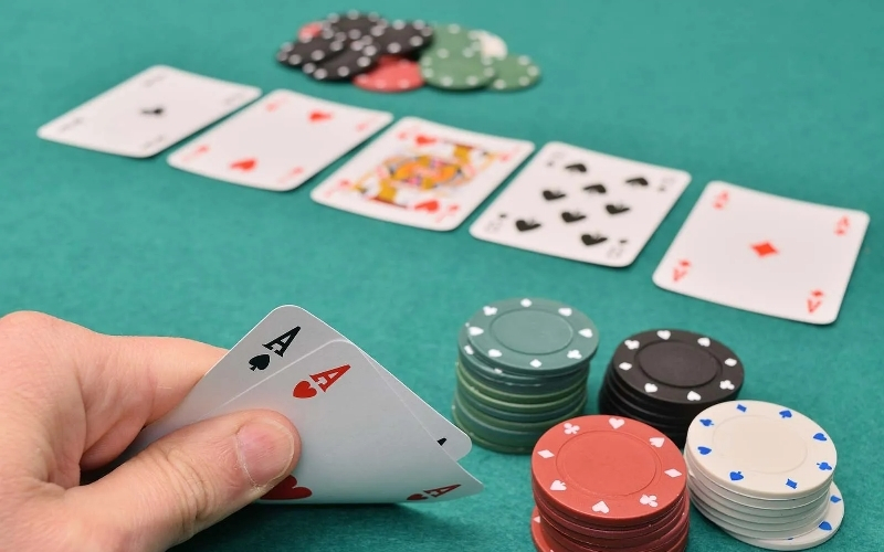 Poker Texas Hold'em: Cách xác định "vị trí bàn chơi" để nắm giữ 70% cơ hội thắng.